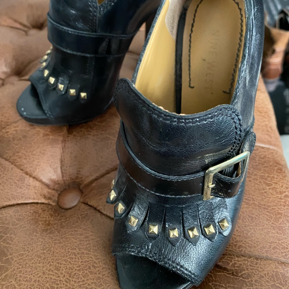 Size 5 loafer pumps. Nine West